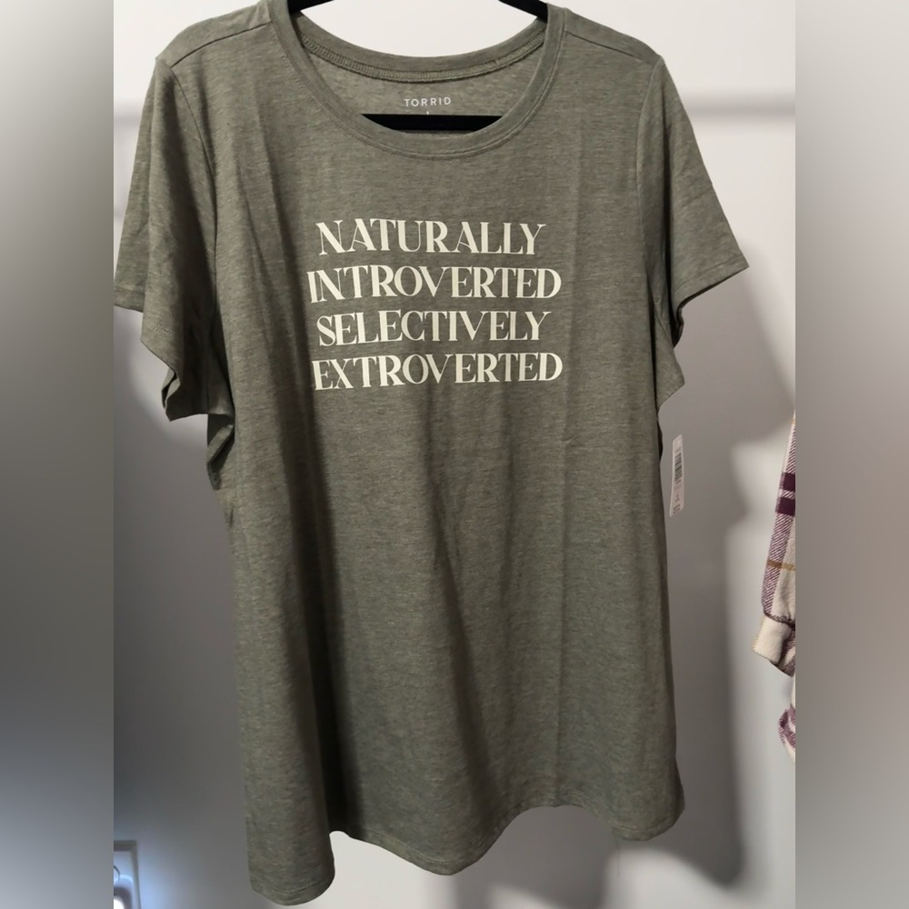 TORRID Classic Fit T-Shirt Naturally Introverted Selectively Extroverted Size 1X - Picture 5 of 9